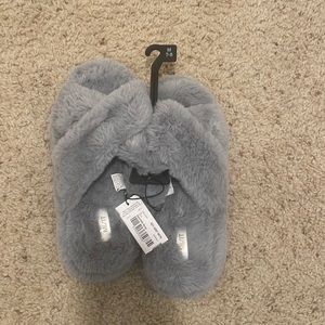 Mixit gray cross slippers